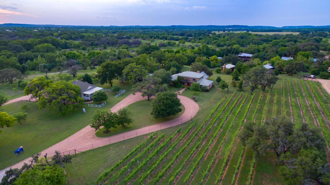 Barons Creekside Resort Fredericksburg Exterior photo