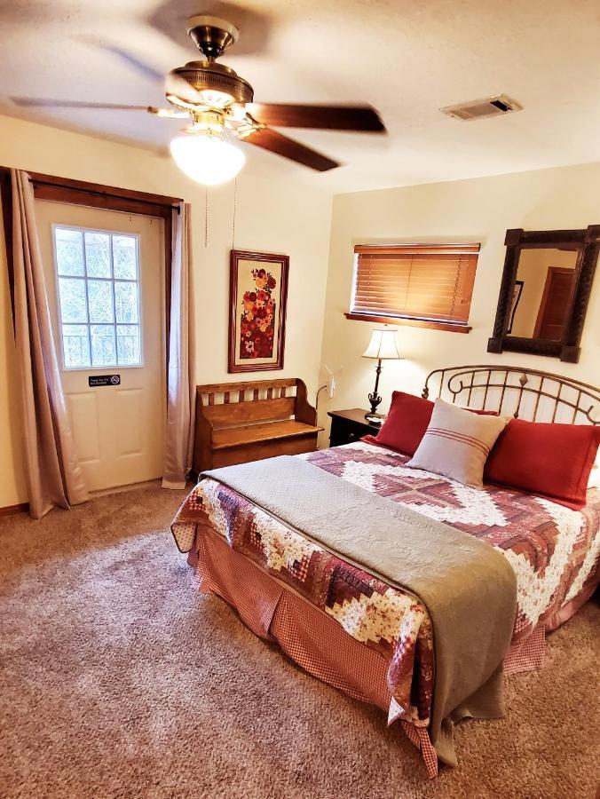 Barons Creekside Resort Fredericksburg Exterior photo
